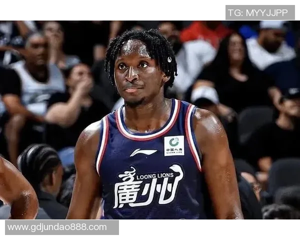 火箭严厉备战后飞往多伦多：范乔丹随队出征 请求伤病特例还存疑